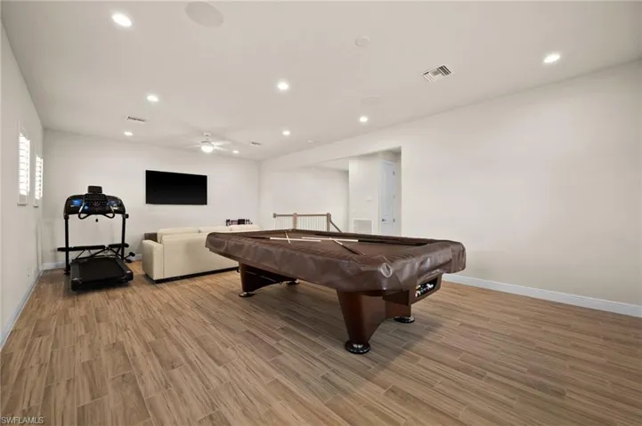 Loft/bonus room 5th bedroom add a wall ?