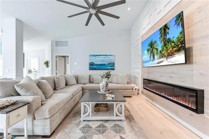 3054  Futuna  LN, Naples, FL 34119