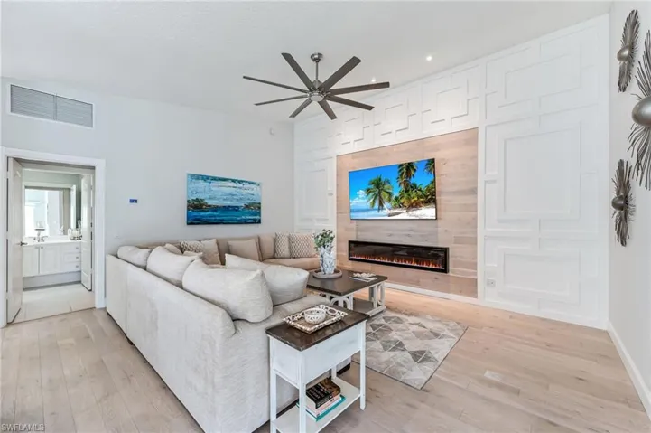 3054  Futuna  LN, Naples, FL 34119