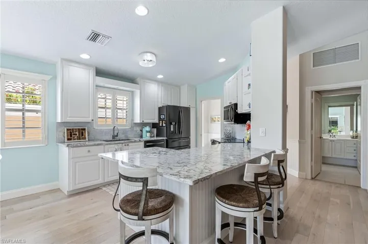 3054  Futuna  LN, Naples, FL 34119
