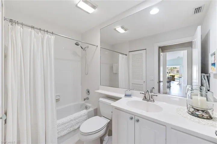 3054  Futuna  LN, Naples, FL 34119