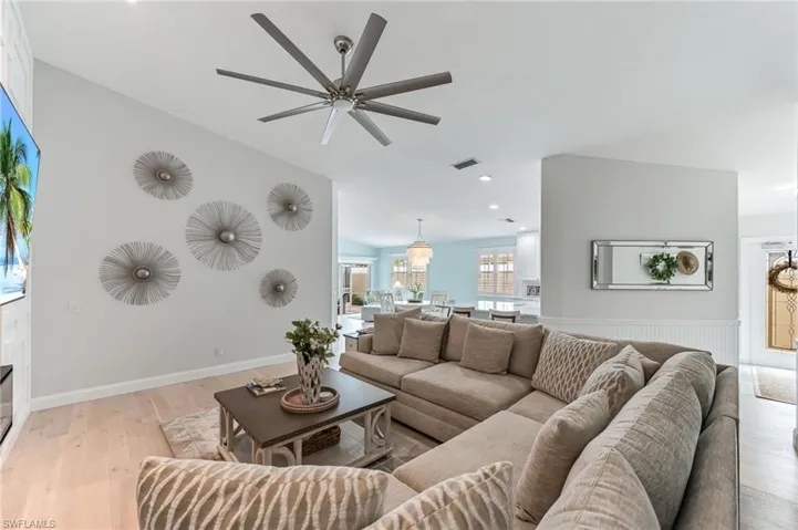 3054  Futuna  LN, Naples, FL 34119