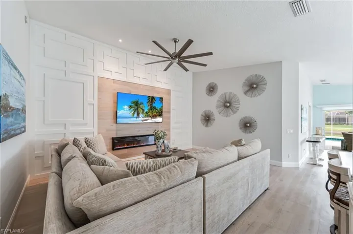 3054  Futuna  LN, Naples, FL 34119
