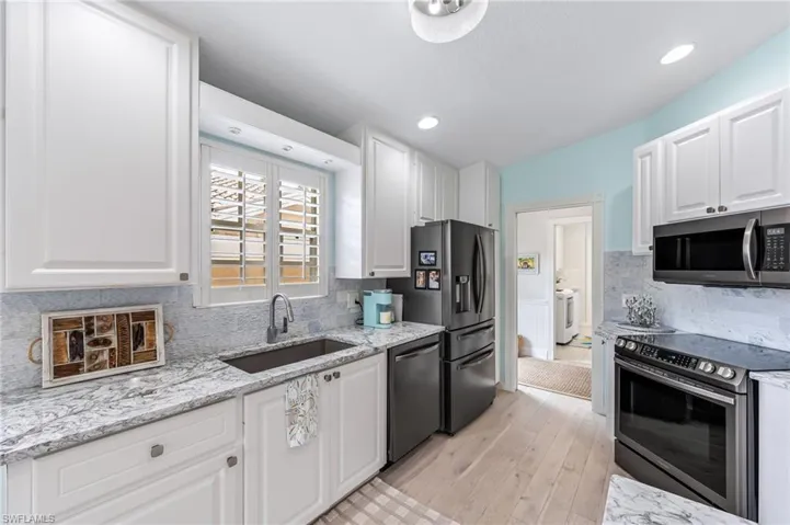 3054  Futuna  LN, Naples, FL 34119