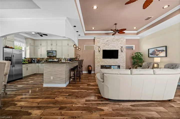 4830 Europa Dr, Naples, Florida 34105