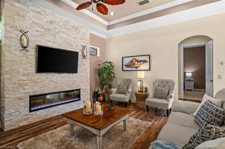 4830 Europa Dr, Naples, Florida 34105