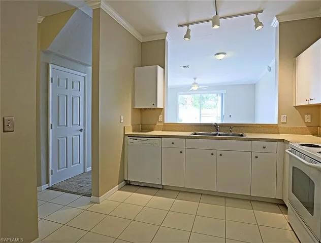 3647 Pine Oak Cir 107, Fort Myers, Florida 33916