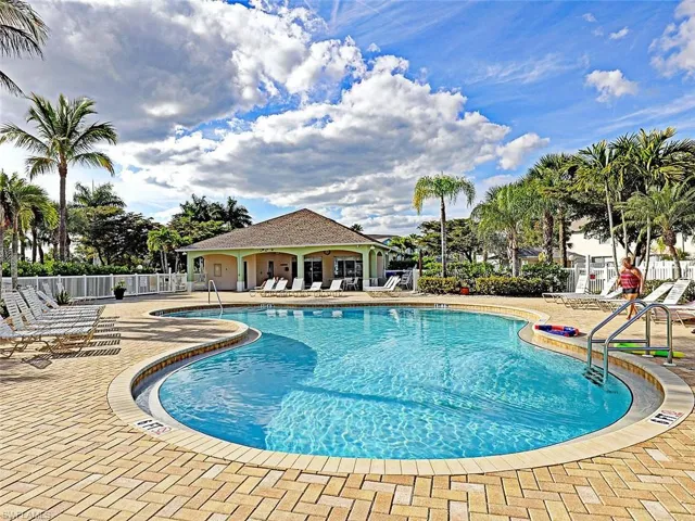 3647 Pine Oak Cir 107, Fort Myers, Florida 33916