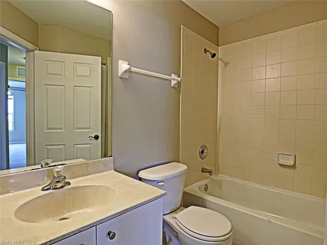 3647 Pine Oak Cir 107, Fort Myers, Florida 33916