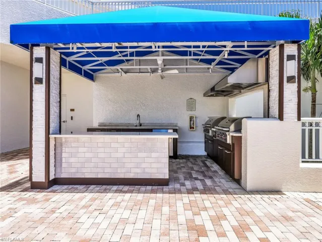 Outdoor Kitchen and Grilling Area