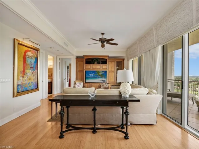 Sunrise Living Room with Panoramic 20th-Floor Views