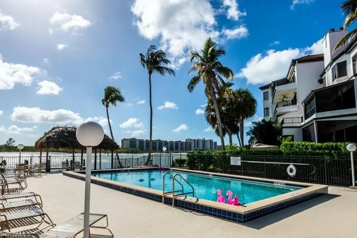 60  Pelican W ST, Naples, FL 34113