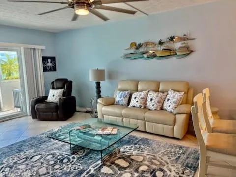60  Pelican W ST, Naples, FL 34113