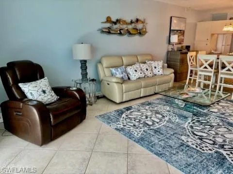 60  Pelican W ST, Naples, FL 34113