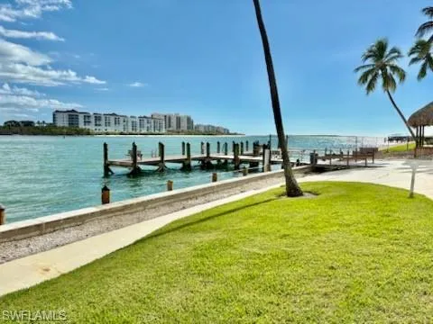 60  Pelican W ST, Naples, FL 34113