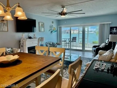 60  Pelican W ST, Naples, FL 34113