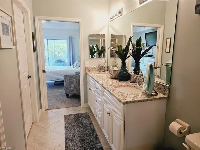 Large master bath with dual sinks and large walk in closet