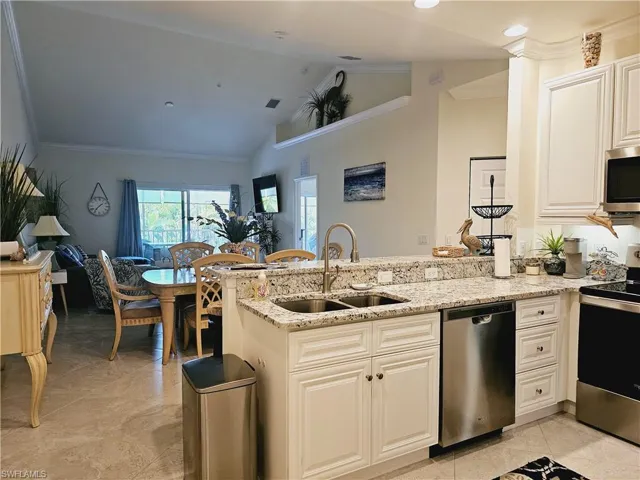 1051  Winding Pines  CIR, Cape Coral, FL 33909