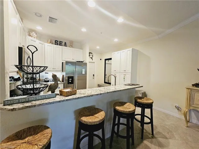 Granite breakfast bar area