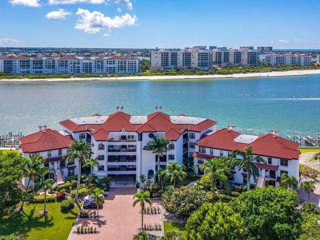 400 La Peninsula aerial view