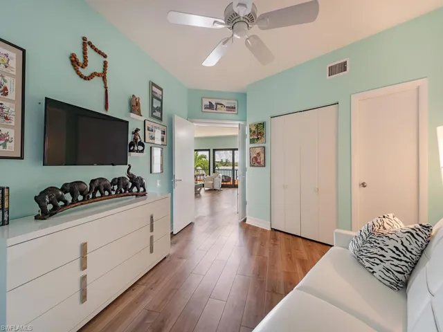 Guest bedroom with sleepsofa doubles as a den.