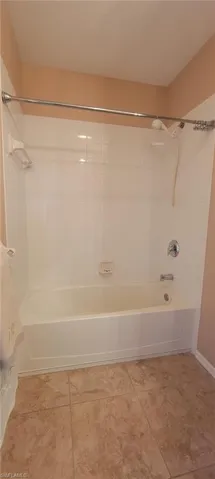 Guest Shower/Tub