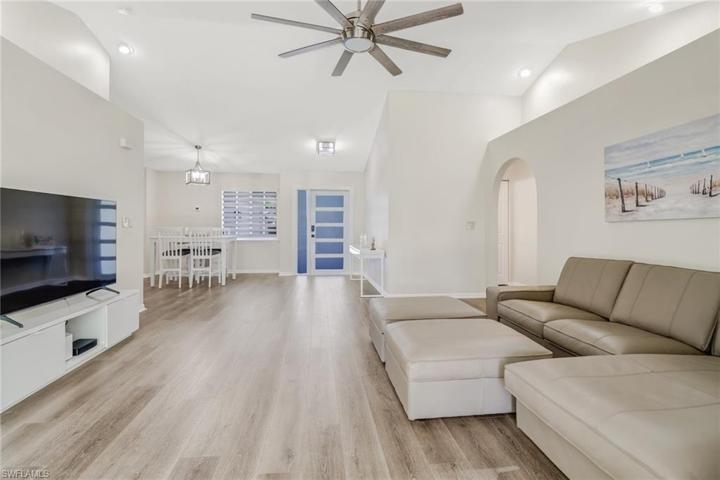 27141 Sun Aqua LN, BONITA SPRINGS FL 34135