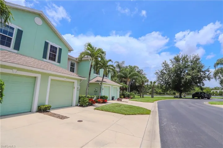3630 Pine Oak Cir 105, Fort Myers, Florida 33916