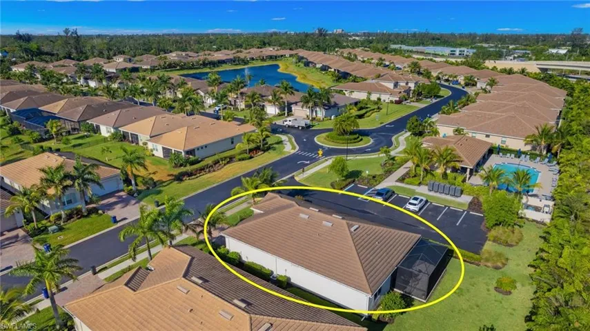 Bird's eye view featuring a residential view and a water view