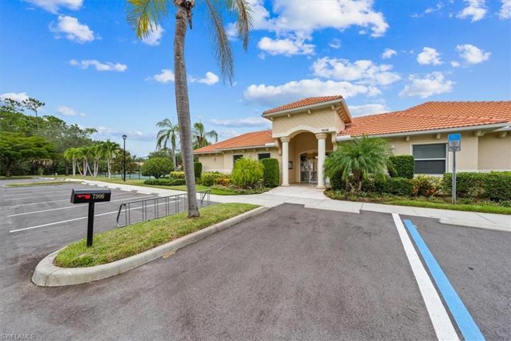 7866  Sanctuary  CIR, Naples, FL 34104
