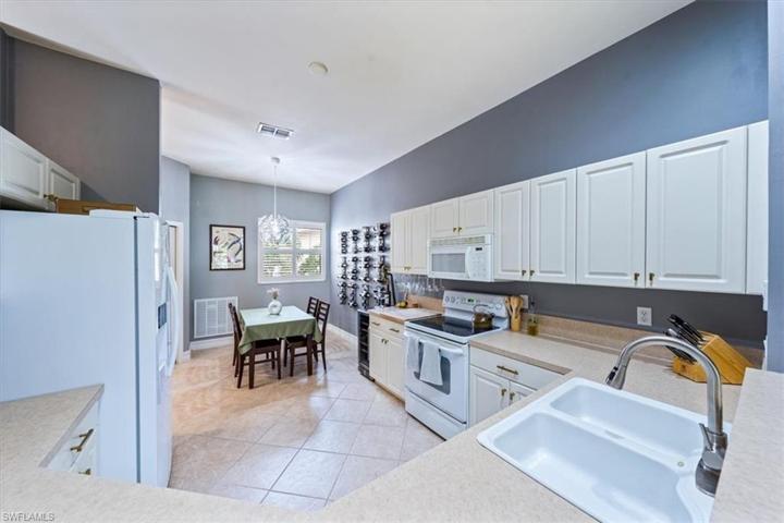 7866  Sanctuary  CIR, Naples, FL 34104