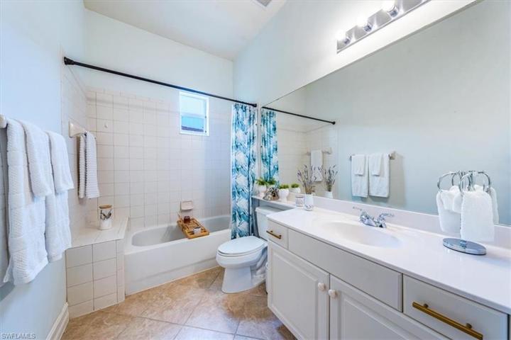 7866  Sanctuary  CIR, Naples, FL 34104
