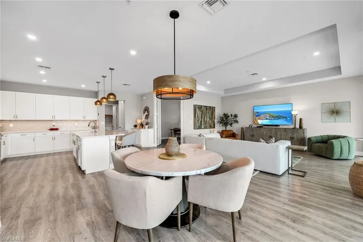 233 Indies Dr E 201, Naples, Florida 34114