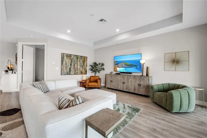 233 Indies Dr E 201, Naples, Florida 34114