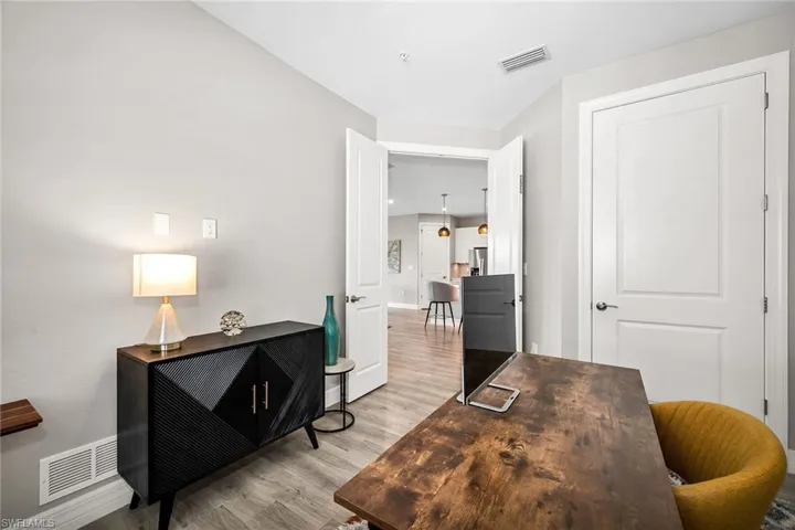 233 Indies Dr E 201, Naples, Florida 34114