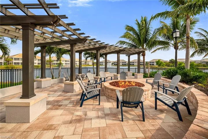 233 Indies Dr E 201, Naples, Florida 34114