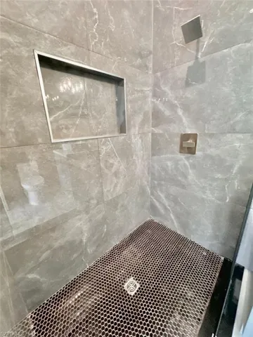 Bathroom featuring tiled shower
