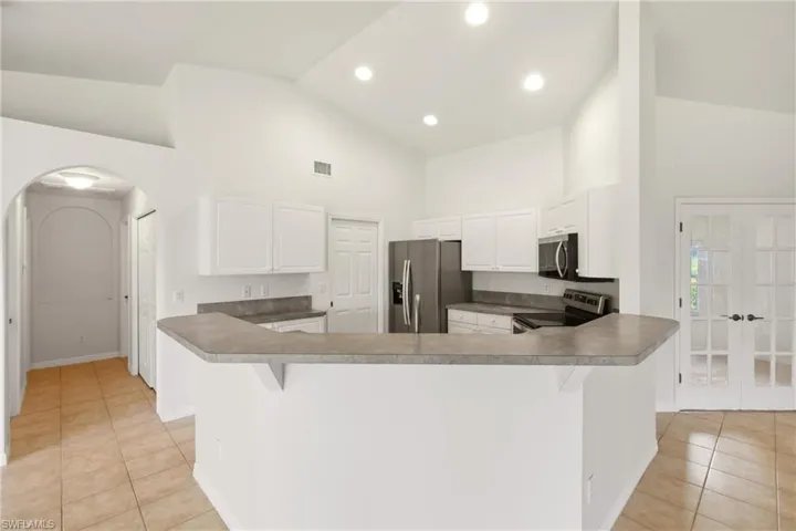 2600 Sw 1st St, Cape Coral, Florida 33991
