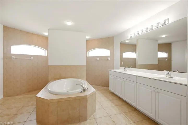 2600 Sw 1st St, Cape Coral, Florida 33991