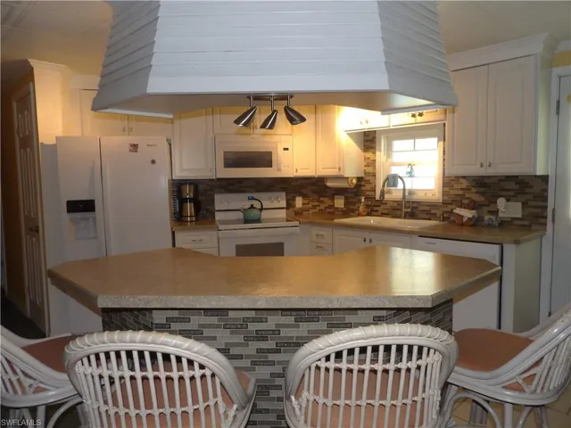 242 Shrub Ln N, North Fort Myers, Florida 33917