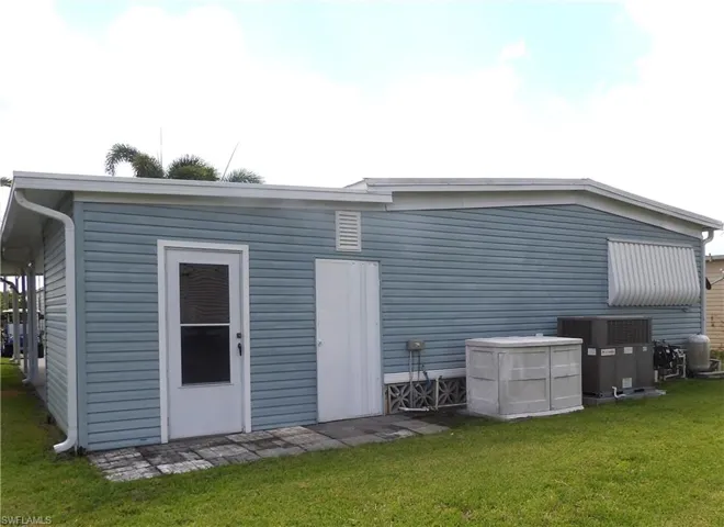 242 Shrub Ln N, North Fort Myers, Florida 33917