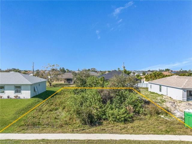 Beautiful neighborhood surrounded by new build homes!