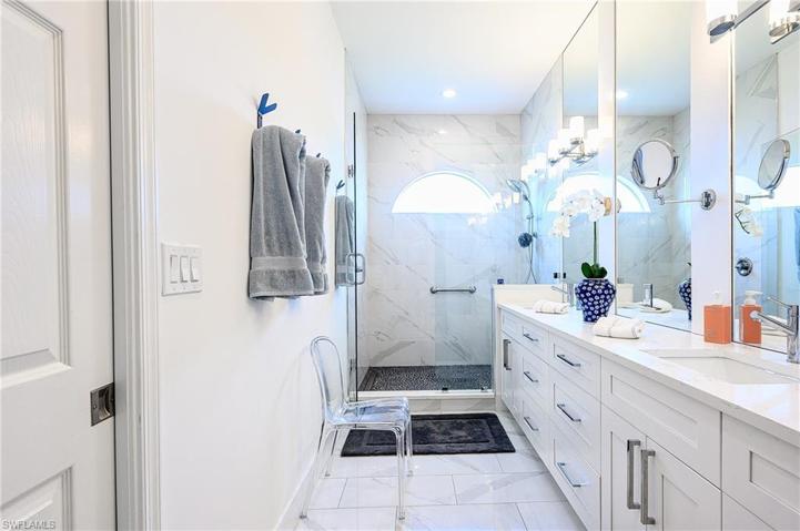BEAUTIFUL MASTER BATH