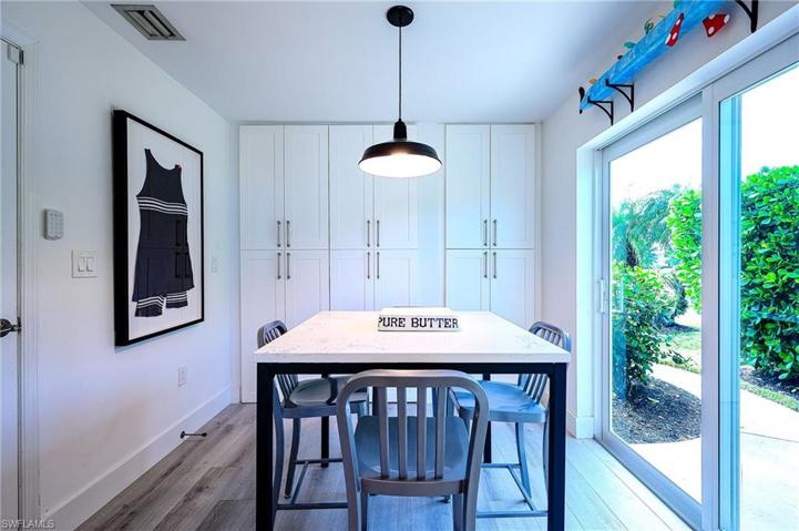 EAT IN KITCHEN