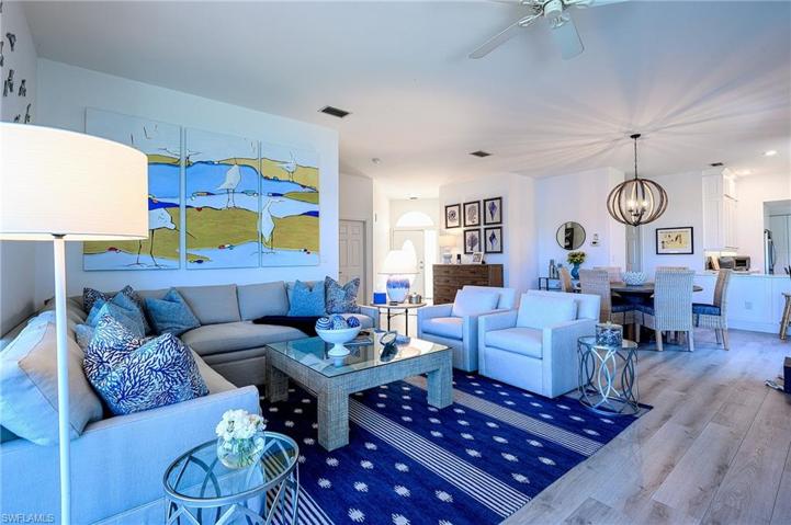 SPACIOUS VOLUME LIVING ROOM