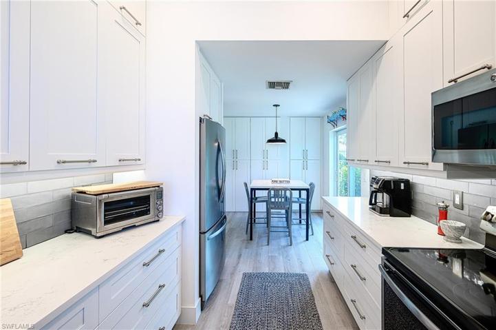 LOVELY KITCHEN