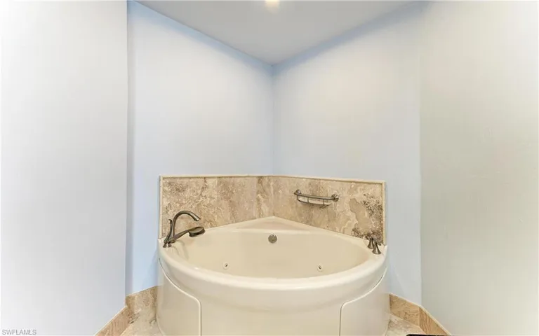 14813 Laguna Dr 401, Fort Myers, Florida 33908