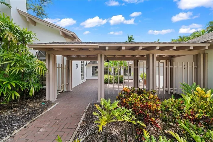 1010  Oriole  CIR, Naples, FL 34105