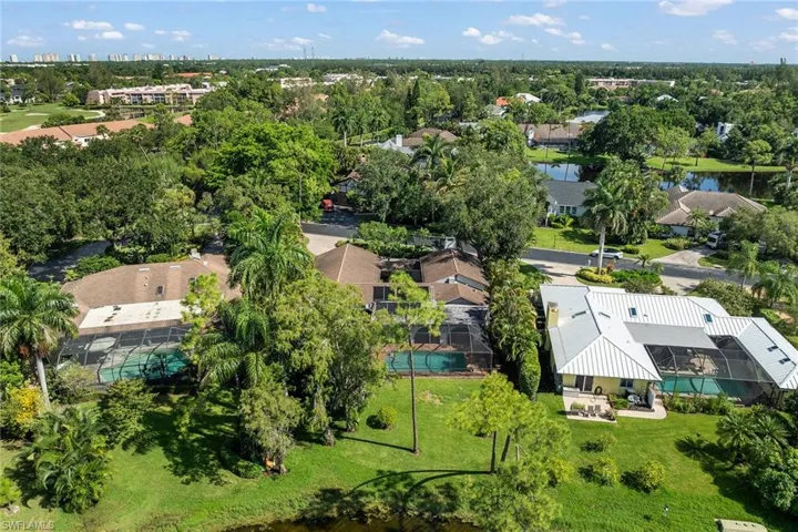 1010  Oriole  CIR, Naples, FL 34105