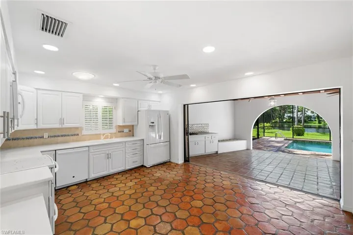 1010  Oriole  CIR, Naples, FL 34105